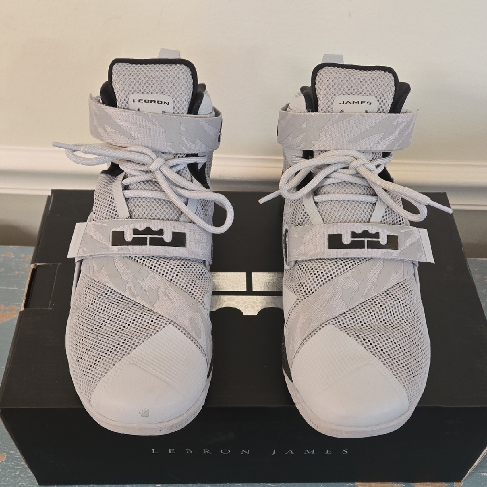 Nike LeBron James Soldier IX 9 PRM Basketball Shoes - Picture 3 of 9